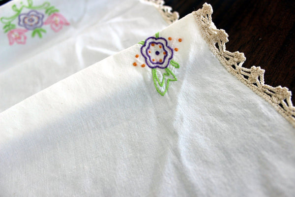 Embroidered Ecru Table Runner - Linen with Floral Motif and Crochet Edging 13203 - The Vintage TeacupTable Runners