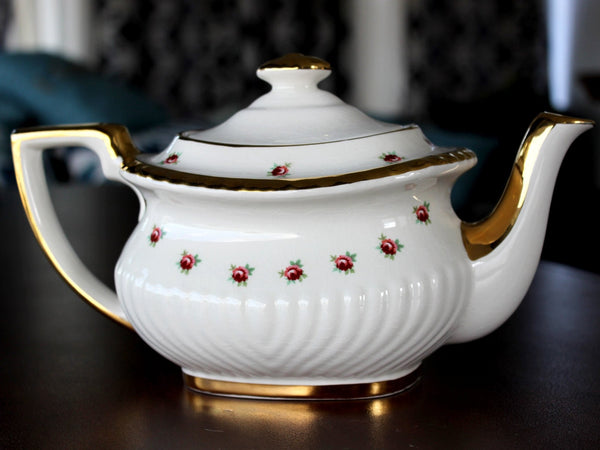 Gibson Vintage Teapot, Rosebud Chintz Tea Pot, 4 Cup Capacity 15644 - The Vintage TeacupTeapots