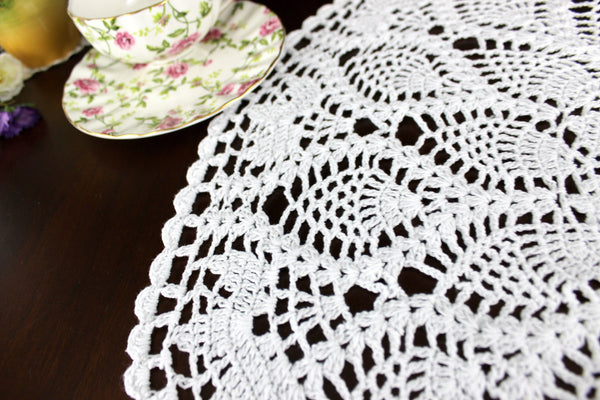 23 Inch Crochet Doily, or Centerpiece, White Crocheted Doilies, Pineapple Design 18348