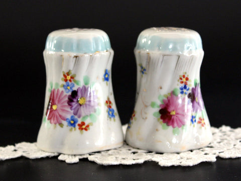 Salt and Pepper Shakers, Hand Painted China, Salt and Pepper, Made in Japan, 1950s 13185 - The Vintage TeacupAccessories