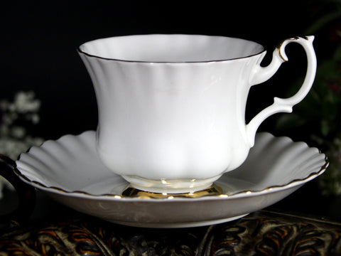 A Guide to Vintage Tea Cups