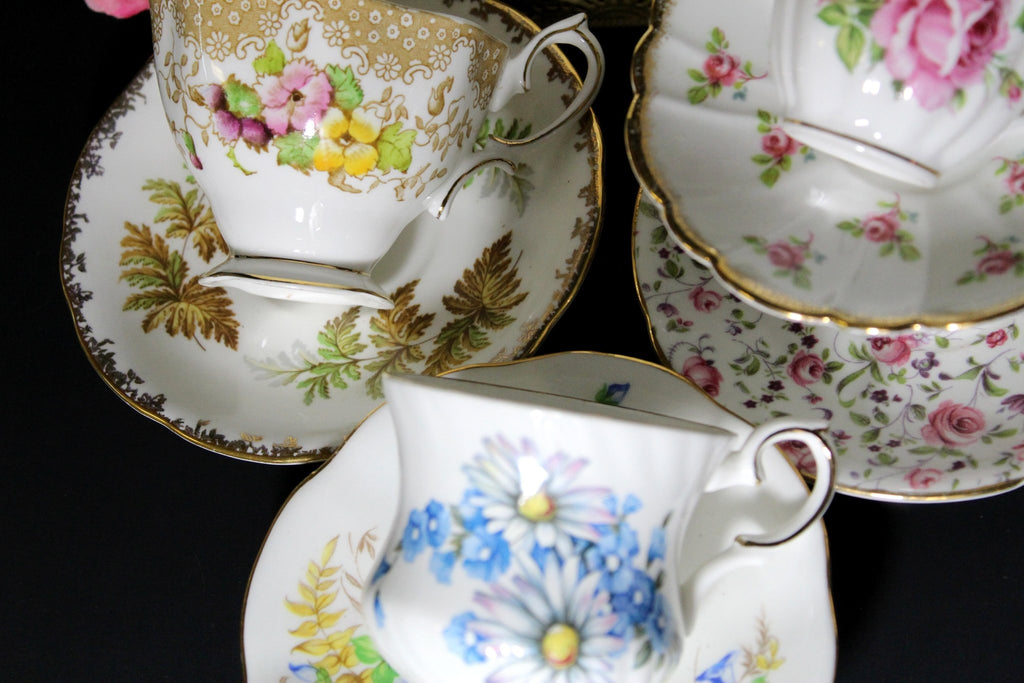 https://thevintageteacup.us/cdn/shop/products/6-mismatched-teacup-sets-madhatter-tea-party-six-cups-and-saucers-jteacupsthe-vintage-teacup-927161_1024x1024.jpg?v=1682009274