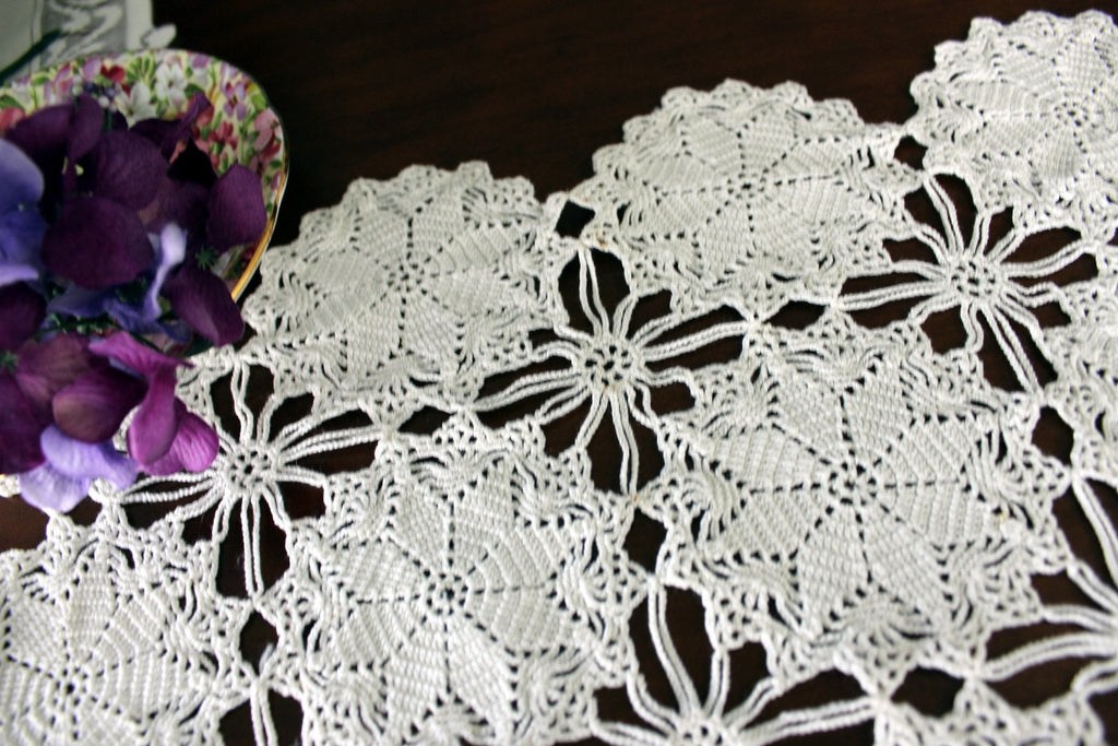 Crochet Doily, Crocheted Placemat, White Square Doilies, Vintage Linens  17197