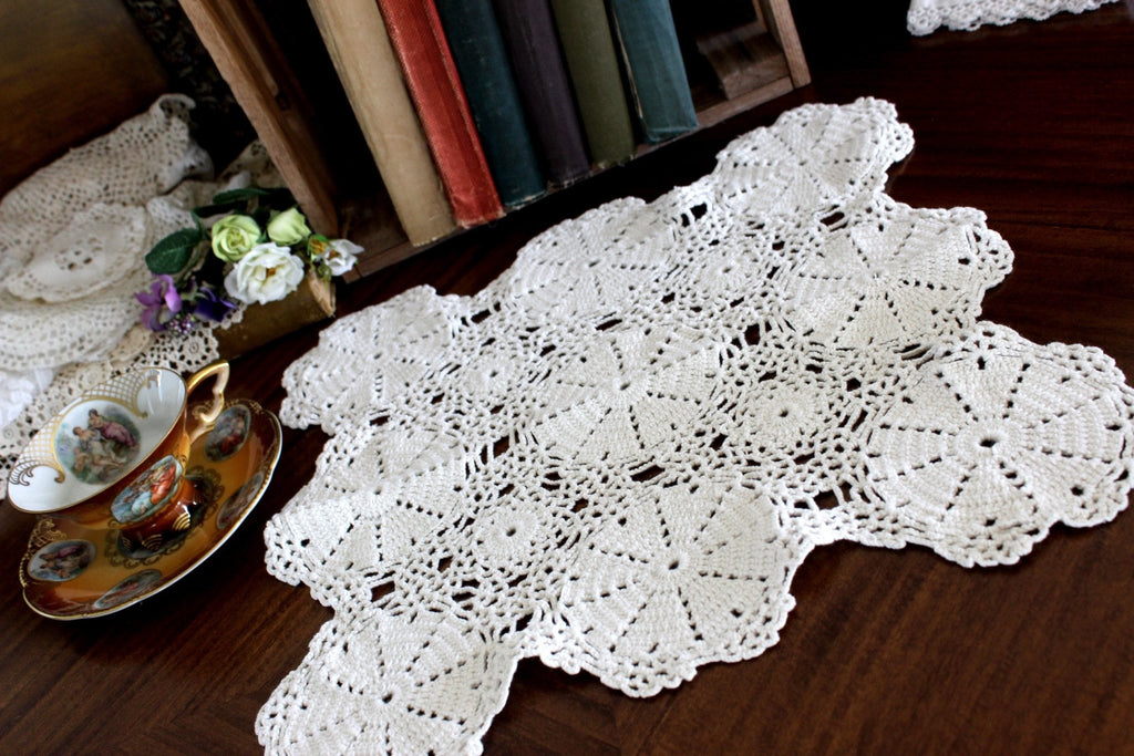 Crochet Placemat, Centerpiece Doily, Vintage Crochet Table Linens 15312 - The Vintage TeacupDoilies