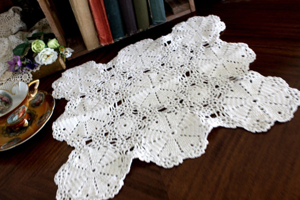 Crochet Placemat, Centerpiece Doily, Vintage Crochet Table Linens 15312 - The Vintage TeacupDoilies