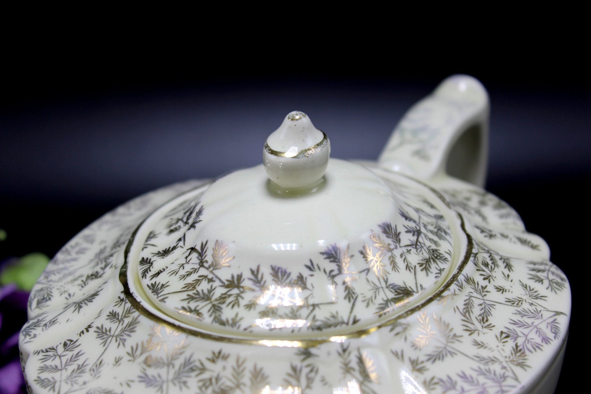 DAMAGED Sadler Pinkie Teapot, 4 cup Tea Pot, Gilt Fern
