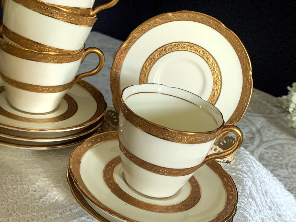 https://thevintageteacup.us/cdn/shop/products/demitasse-royal-doulton-cups-saucers-the-balmoral-6-sets-vintage-demi-teacups-jteacupsthe-vintage-teacup-536117_1024x1024.jpg?v=1682009544