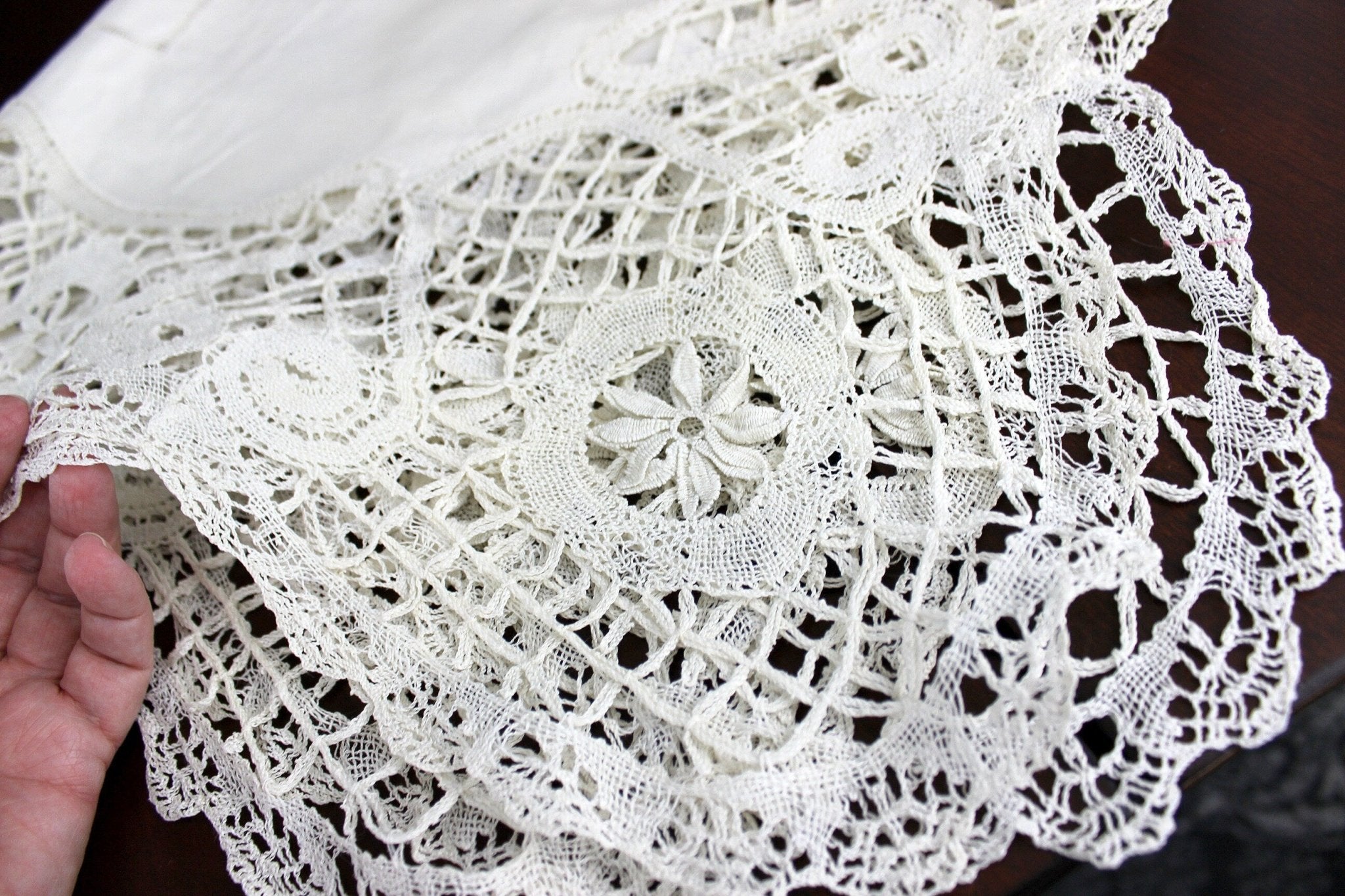 English Bedfordshire Bobbin Lace | Drawn Linen Tablecloth 18314