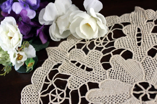 Exquisite Needle Lace, Medium Ecru, Point Venise Reproduction Lace 17623 - The Vintage Teacup