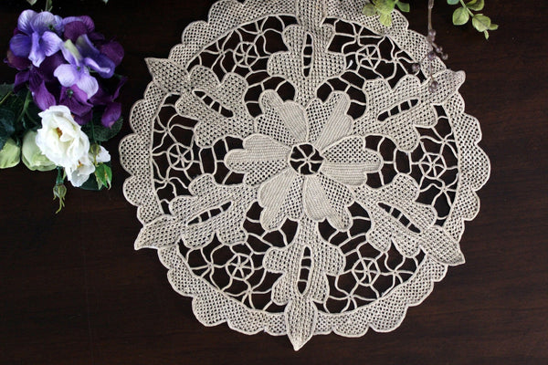 Exquisite Needle Lace, Medium Ecru, Point Venise Reproduction Lace 17623 - The Vintage Teacup