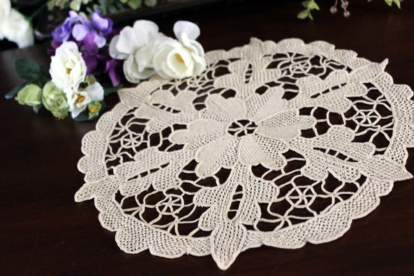 Exquisite Needle Lace, Medium Ecru, Point Venise Reproduction Lace 17623 - The Vintage Teacup