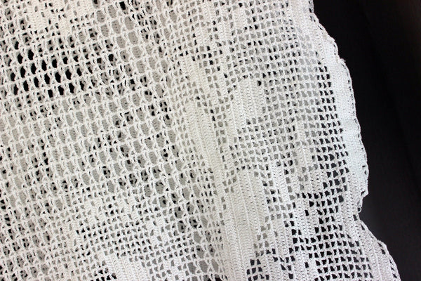 Filet Crocheted Table Cloth, Small Handmade Tablecloth, Chunky White Yarn, Hand Crochet 17382 - The Vintage TeacupTablecloths