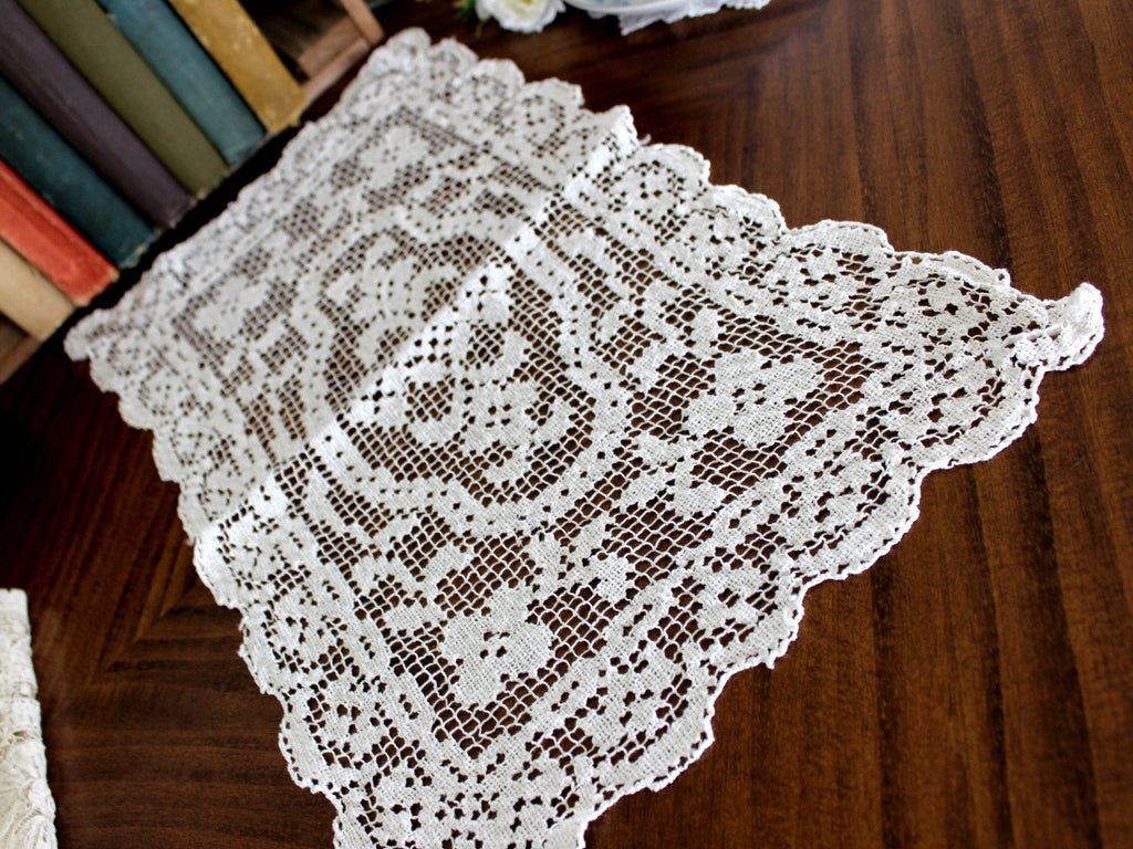 Filet Lace Doily or Placemat, Filet Worked Lace, Needle Lace Tray Cloth  15552