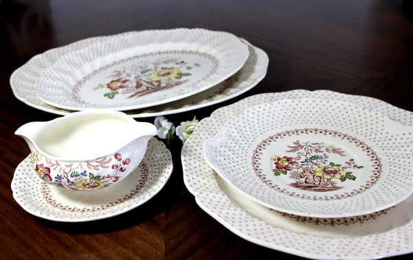 Grantham, Royal Doulton, 4 Large Platters, Gravy Boat, Plates, Made in England - The Vintage TeacupAccessories