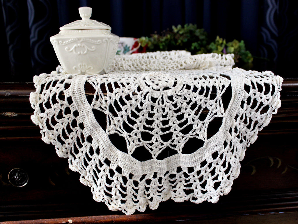 Crocheted Runner, Handmade Pale Cream Table Runner, Vintage Table Scarf, Handmade Table Linens 18082