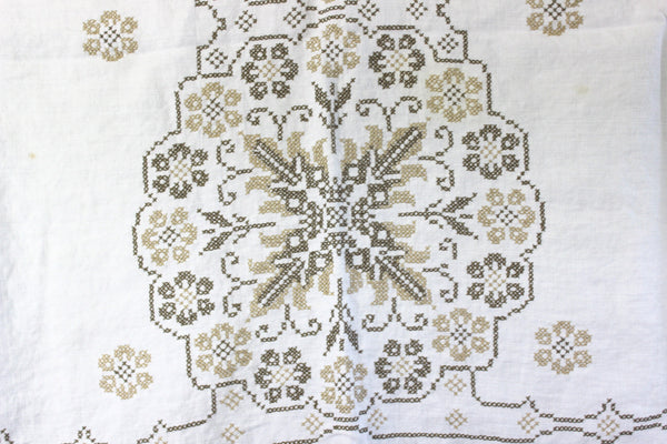 Embroidered Linen Tablecloth, Large Table Cloth, Vintage Linens, Cross Stitched 18018