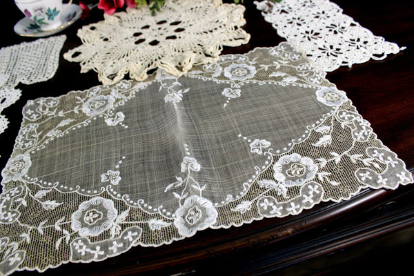 5 Doilies, Crocheted and Antique Lace Placemat, Assorted Doilies Lot 18088