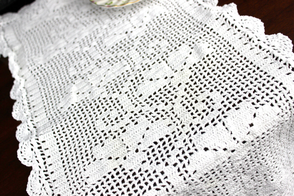 Crochet Table Runner, White Vintage Table Linens 18248