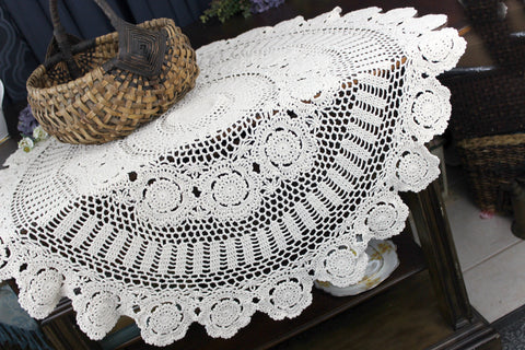 Crocheted Table Cloth, Handmade White Chunky Yarn Tablecloth 18403 – The  Vintage Teacup
