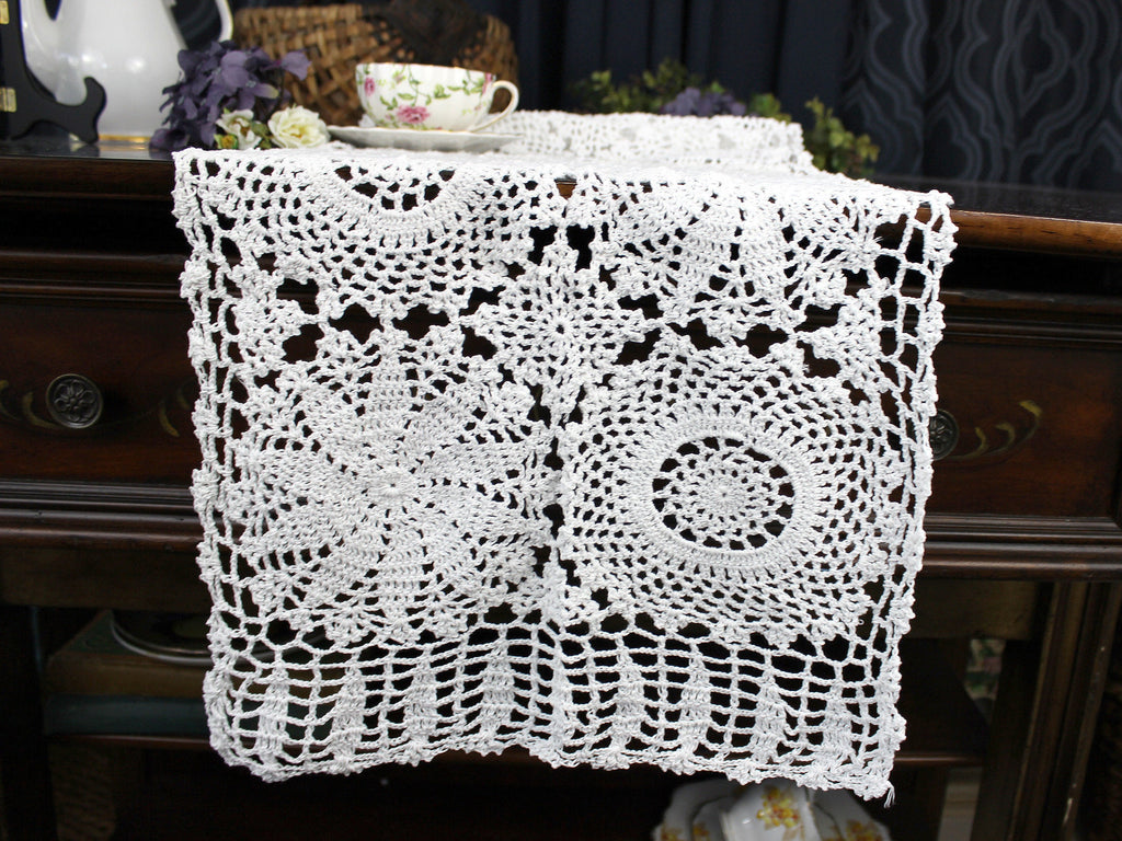 Crochet Table Runner, White Vintage Table Linens, Alternating Pattern 18309