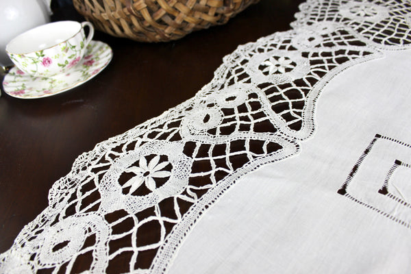 English Bedfordshire Bobbin Lace, Drawn Linen Table Cloth, Antique Tablecloth 18314