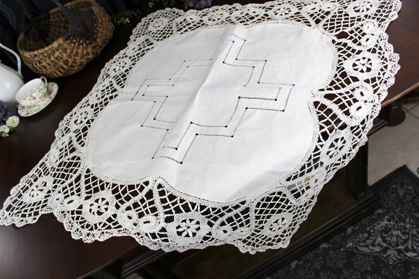 English Bedfordshire Bobbin Lace, Drawn Linen Table Cloth, Antique Tablecloth 18314