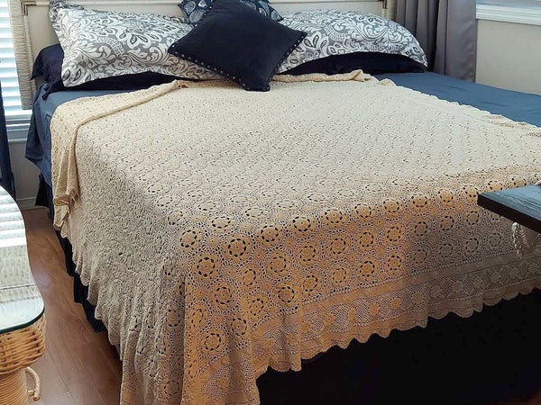 Crocheted Bedspread, Vintage Crochet Coverlet Bed Cover, 3D Raised Flowers 18357