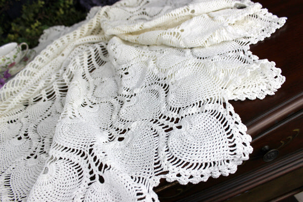 Large White Crocheted Table Topper, Crocheted Tablecloth, Pineapple Tablecloth 18390