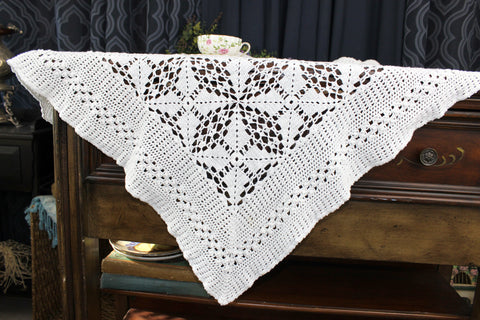 Crocheted Table Cloth, Handmade White Chunky Yarn Tablecloth 18403