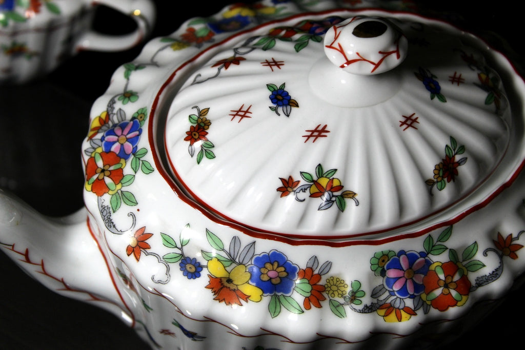 https://thevintageteacup.us/cdn/shop/products/kpm-vintage-teapot-sugar-and-creamer-tea-pot-made-in-germany-jteapotsthe-vintage-teacup-687737_1024x1024.jpg?v=1682009687