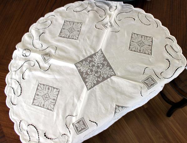 Linen and Lace Insert Tablecloth, Small Circular White Linen Table Cloth, 13008 - The Vintage TeacupTablecloth