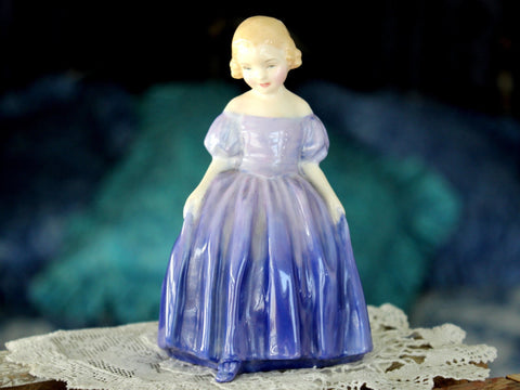 Royal Doulton Lady Figurine "Marie" NN 1370 - Made In England 15909 - The Vintage TeacupAntique & Vintage
