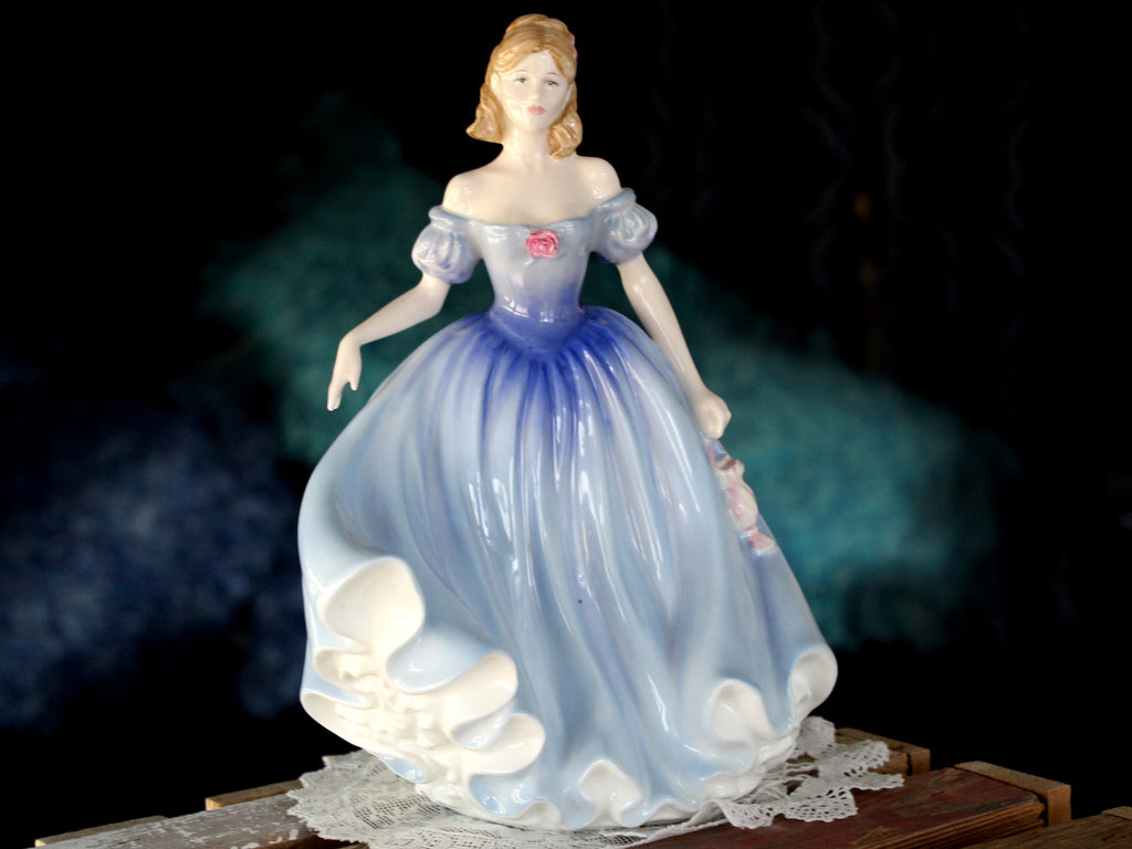Royal Doulton Lady Figurine "Melissa" Figure of the Year 2001 - Made In England 15911 - The Vintage TeacupAntique & Vintage