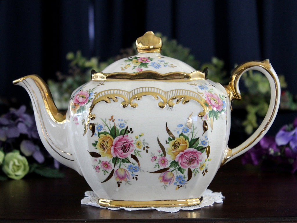 https://thevintageteacup.us/cdn/shop/products/sadler-cube-teapot-cabbage-roses-transferware-1930s-sadler-tea-pot-17819teapotsthe-vintage-teacup-522570_1024x1024.jpg?v=1682009966