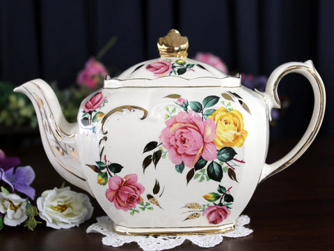 https://thevintageteacup.us/cdn/shop/products/sadler-cube-teapot-pink-yellow-cabbage-roses-motif-1930s-sadler-tea-pot-17588teapotsthe-vintage-teacup-363711_large.jpg?v=1682009966