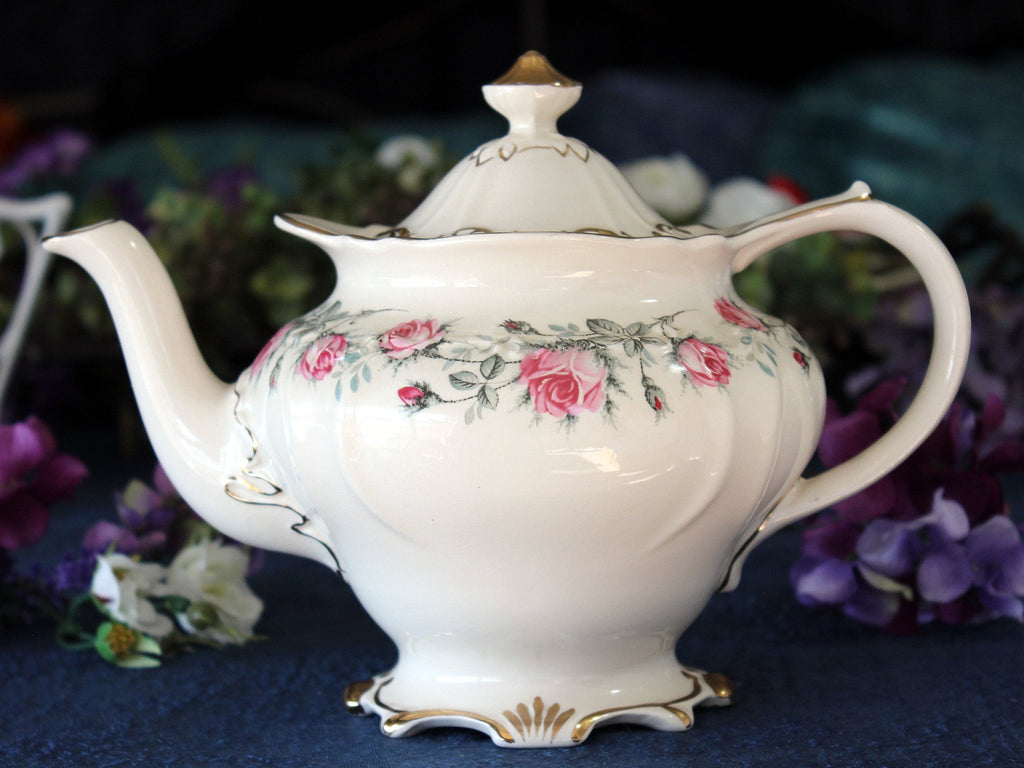 https://thevintageteacup.us/cdn/shop/products/sadler-teapot-4-cup-sadler-porcelain-tea-pot-pink-roses-banded-english-teapot-17490teapotsthe-vintage-teacup-221571_1024x1024.jpg?v=1682009976