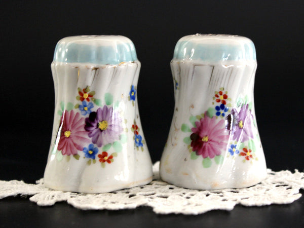 Salt and Pepper Shakers, Hand Painted China, Salt and Pepper, Made in Japan, 1950s 13185 - The Vintage TeacupAccessories