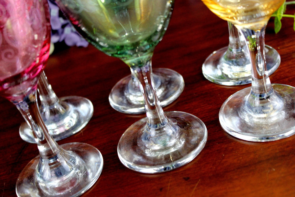 Bride & Groom Wine Glass Set - Design: HH6 - Everything Etched