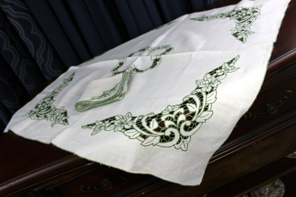 Small Embroidered Tablecloth, 4 Matching Napkins, Green Embroidery 18172 - The Vintage TeacupVintage Tablecloths