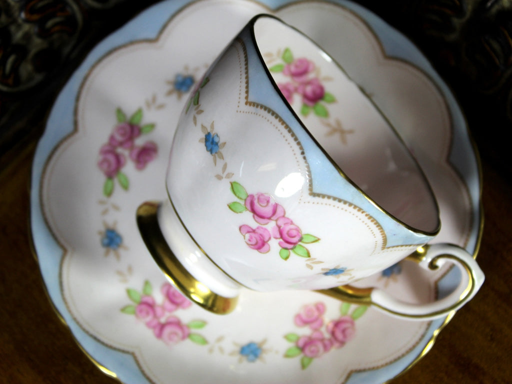 https://thevintageteacup.us/cdn/shop/products/tuscan-demitasse-teacup-pink-tea-cup-and-saucer-made-in-england-18114teacupsthe-vintage-teacup-390351_1024x1024.jpg?v=1682010074