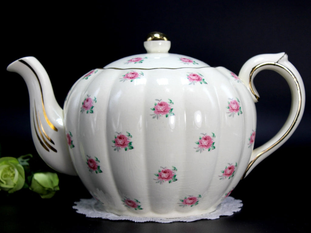 https://thevintageteacup.us/cdn/shop/products/vintage-teapot-gibsons-melon-shaped-tea-pot-pink-rosebud-chintz-4-cup-capacity-14217teapotsthe-vintage-teacup-358414_1024x1024.jpg?v=1682010135
